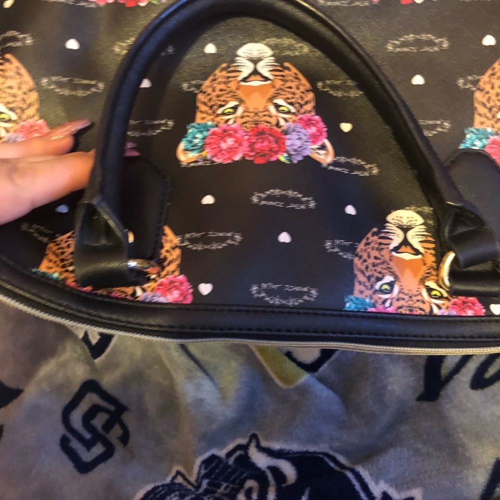 Betsey Johnson - Picture 6 of 8